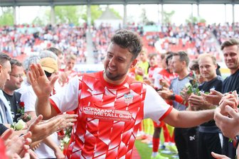 FSV Zwickau gegen VFC Plauen: Warum Davy Frick auf den Platz zurückkehrt - Der im Mai verabschiedete Davy Frick geht künftig mit der neuen Traditionself des FSV Zwickau auf Torejagd. Das erste Spiel steht am Dienstag an.