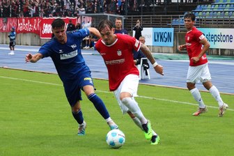 FSV Zwickau geht in Berlin unter: Derbe Klatsche zum Saisonauftakt - Sandro Sengersdorf (Mite) kassierte mit dem FSV bei Hertha 03 Zehlendorf eine empfindliche Niederlage.