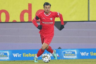 FSV Zwickau holt den ersten Saisonsieg - Zwickaus Kapitän Andrej Startsev wirbelte in Babelsberg knapp eine Stunde, musste dann aber mit der gelb-roten Karte vorzeitig vom Platz.