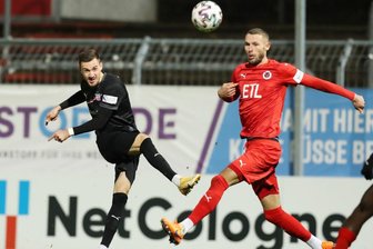 FSV Zwickau holt Punkt in Köln in letzter Sekunde - Maximilian Wolfram (18, Zwickau) und Dominik Lanius (36, Koeln).