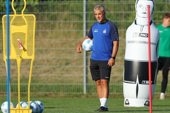 FSV Zwickau im Sachsenpokal ohne Chefcoach bei Stahl Riesa: „Da mach‘ ich mir keinen Kopf“ - Daniel Rupf, Co-Trainer des FSV Zwickau, hat in Riesa im Sachsenpokal den Hut auf.