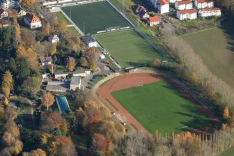 FSV Zwickau kommt zum Fußball-Testspiel nach Meerane: Wo gibt es Parkplätze für Fans? - Im Richard-Hofmann-Stadion in Meerane gastieren am Mittwochabend die Regionalliga-Profis vom FSV Zwickau.