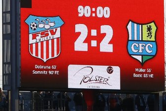 FSV Zwickau kontra Chemnitzer FC: Erst zweimal Gegner, dann zusammen im Flieger ins Türkei-Camp - Zwickau will seine Bilanz gegen Chemnitz aufbessern. Im letzten Duell im Februar hieß es nach einem wilden Spiel mit Gelb-Roten und Roter Karte 2:2 in der GGZ-Arena.