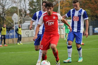 FSV Zwickau: Michael Schlicht verlängert vorzeitig - Schlicht in der Partie zwischen Hertha BSC II und FSV Zwickau im Oktober.