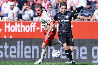 FSV Zwickau: Mike Könnecke trifft und ist verärgert - Torschützen unter sich: Zwickaus Mike Könnecke (rechts) und Felix Götze, Bruder des goldenen 2014er-WM-Torschützen Mario, im Duell an der Essener Hafenstraße.