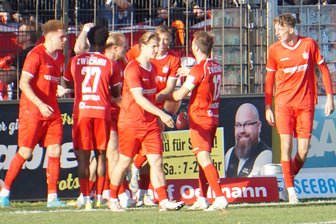 FSV Zwickau motzt beim SV Babelsberg seine Auswärtsbilanz auf: „Das war ein männlicher Auftritt“ - Jubel der Zwickauer Spieler nach dem Führungstor beim SV Babelsberg.