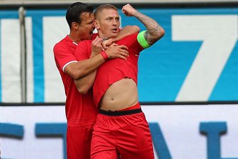 FSV Zwickau: Nach Schmähgesängen der Jena-Fans - Marc-Philipp Zimmermann antwortet mit „Raketenkopfball“ - Hat wieder zugeschlagen: FSV-Torjäger Marc-Philipp Zimmermann (rechts neben Andrej Startsev).