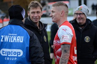 FSV Zwickau oder VfB Auerbach? Alle wollen Zimbo! - Beim FSV Zwickau hat Marc-Philipp Zimmermann (in Rot) voll eingeschlagen. Kein Wunder, dass man ihn nicht mehr gehen lassen will.