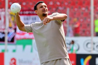 FSV Zwickau: Ohne Kapitän Startsev auf Mallorca – „Meine Frau hat nein gesagt“ - Vorbild auf dem Platz: Andrej Startsev, Kapitän des FSV Zwickau, kann mit großen und kleinen Bällen.