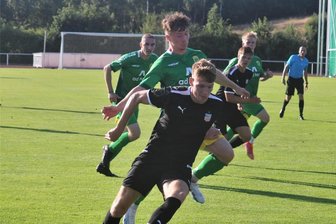 FSV Zwickau: Pleite im Test gegen Oberligisten - Michel Ullrich (vorn), vor wenigen Tagen noch beim CFC, lief gegen Rudolstadt beim FSV Zwickau als Testspieler auf. 