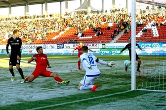 FSV Zwickau schlägt Paderborn 3:0 -