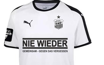 FSV Zwickau setzt mit Sondertrikot Zeichen gegen Terrorismus - In diesem Sondertrikot treten Spieler des FSV Zwickau und des Halleschen FC am Montagabend gegeneinander an, um anlässlich des Jahrestags des Anschlags in Halle ein Zeichen gegen Terrorismus zu setzen.