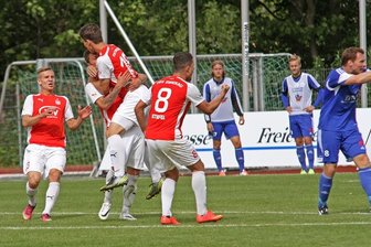 FSV Zwickau siegt 3:0 gegen Wacker Nordhausen - Die Zwickauer jubeln zu Hause über ihren Sieg.