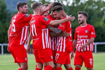 FSV Zwickau spielt remis bei Generalprobe gegen Carl Zeiss Jena - Jubel nach dem 1:0 von Yannik Möker (27, Zwickau, 2.v.r.).