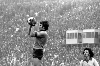 FSV Zwickau: Torhüter-Legende Jürgen Croy unterstützt neue Crowdfunding-Aktion - Jürgen Croy, die Zwickauer Torwart-Legende, hielt seinen Kasten vor 50 Jahren gegen Celtic Glasgow vor den Zuschauer-Massen auf der Halde, sauber.
