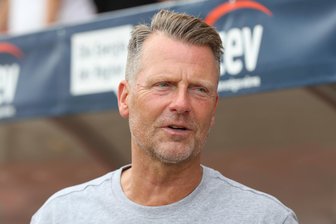 FSV Zwickau: Trainer Rico Schmitt spricht überraschend von der Vision Rathausbalkon - Trainer Rico Schmitt will mit dem FSV Zwickau zurück in die 3. Liga. Der Verein muss aber noch Schulden abbauen.