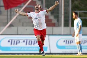 FSV Zwickau trifft Entscheidungen: Acht Abgänge und der erste Neue ist schon verpflichtet - Mike Könnecke, der Kapitän des FSV Zwickau, hat noch fünf Saisonspiele vor sich. Danach geht er in Profifußball-Rente.