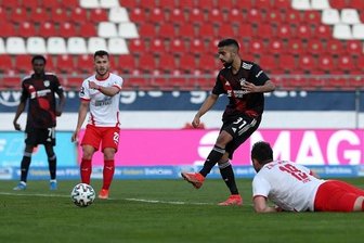 FSV Zwickau verhindert Heimniederlage gegen Bayern II in der Nachspielzeit - Sarpreet Singh (3. v. l.) erzielte das Tor für die Münchner.