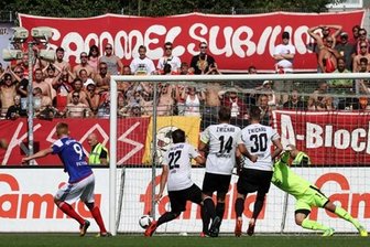 FSV Zwickau verliert bei Holstein Kiel 0:3 - Mathias Fetsch traf in der 36. Minute zum 1:0.