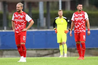 FSV Zwickau verliert verrücktes Spiel bei Hertha II - Enttäuschung beim FSV Zwickau: Felix Schlüsselburg, Benjamin Leneis und Davy Frick (von links) nach einem der vier Gegentore beim 3:4 in Berlin.