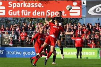 FSV Zwickau verpasst auch in Meuselwitz die Wende - Dominik Bock (links, 7, Meuselwitz) und Lucas Albert (5, Zwickau).