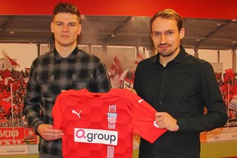 FSV Zwickau verpflichtet Anthony Syhre - Anthony Syhre gemeinsam mit FSV-Sportdirektor Toni Wachsmuth (rechts)