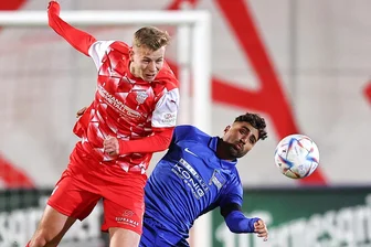 FSV Zwickau vor Spiel gegen Rot-Weiß Erfurt: Wer ersetzt Abwehrchef Davy Frick? - Rückt FSV-Profi Maximilian Somnitz (links im Duell mit Hertha-Spieler Nader El-Jindaoui) gegen Erfurt in die Abwehrkette?