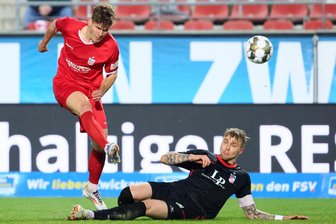 FSV Zwickau: Warum beim Heimsieg gegen Rot-Weiß Erfurt der einzig wirkliche Zwickauer beim Gegner auf dem Platz stand - Ben-Luca Moritz (rechts) ist als Abwehrmann eine feste Größe bei Rot-Weiß Erfurt.