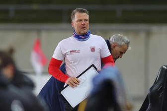 FSV Zwickau: Warum der Trainer vorm Spiel beim FC Eilenburg vor ekligen Entscheidungen steht - Nach dem Heimsieg gegen Lok Leipzig erwartet Trainer Rico Schmitt von seiner Mannschaft volle Konzentration fürs Spiel in Eilenburg.