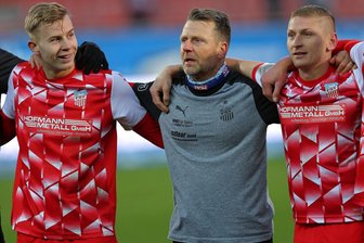FSV Zwickau: Warum Trainer Rico Schmitt Mittelfeldspieler Max Somnitz in der Abwehr spielen lässt - Max Somnitz (links), Trainer Rico Schmitt und Torjäger Marc-Philipp Zimmermann hatten zuletzt Grund zum Jubeln.
