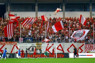 FSV Zwickau: Was es mit dem Soli-Ticket auf sich hat und wie es bisher angenommen wird - Die Fans des FSV Zwickau stehen hinter ihrer Mannschaft. Mit dem Soli-Ticket soll auch jenen Anhängern ein Stück weit der Stadionbesuch ermöglicht werden, die es sich eigentlich nicht leisten können.