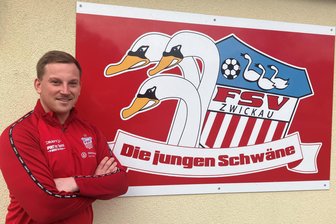 FSV Zwickau: Was sagt der Trainer der U19 nach der Herbstmeisterschaft zum Thema Regionalliga-Aufstieg? - Dominik Seidel ist A-Jugend-Trainer des FSV Zwickau und sportlicher Leiter des Nachwuchszentrums „Die jungen Schwäne“.