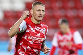 FSV Zwickau: Was "Zimbo" zu seiner Rückkehr nach Auerbach sagt - Marc-Philipp Zimmermann bejubelt sein Tor zum 1:1-Ausgleich im jüngsten Heimspiel des FSV Zwickau gegen Eilenburg. Mit insgesamt 122 Treffern führt er die ewige Torschützenliste der Regionalliga Nordost an. Die meisten der Buden, nämlich 81, machte er im Trikot des VfB Auerbach. Nach einem Jahr mit dem VfB in der Oberliga unterschrieb er im August 2023 einen Ein-Jahres-Vertrag in Zwickau, wo er bereits von 2014 bis 2016 kickte.