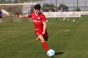 FSV Zwickau: Welchen Eindruck Randolf Riesen im Trainingslager bei Rico Schmitt hinterlassen hat - Randolf Riesen kam für den FSV Zwickau im Testspiel gegen den FC Nasaf (Foto) auf 45 und gegen den Wuppertaler SV auf 67 Einsatzminuten.