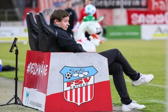 FSV Zwickau will „nichts übers Knie brechen“: Warum der Verein (noch) keine Drittliga-Lizenz beantragt - FSV-Geschäftsführer André Beuchold und seine Mitstreiter wollen die Entschuldung des Vereins vorantreiben.