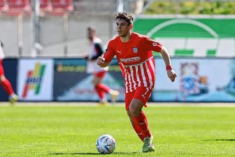 FSV Zwickau: Yannic Voigt verlängert Vertrag für zwei Jahre - Yannic Voigt wird auch in der nächsten Saison im Trikot des FSV Zwickau auflaufen. Foto: Picture Point