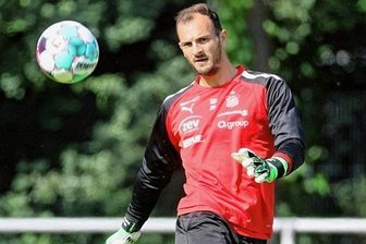 FSV Zwickau: Zeit für einen Wechsel im Tor? - Marcel Engelhardt beim Warmmachen für den Sachsenpokal vor seinem ersten Einsatz für den FSV Zwickau.