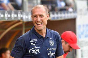FSV Zwickau zum Auftakt einziger Ost-Sieger - FSV-Trainer Joe Enochs.