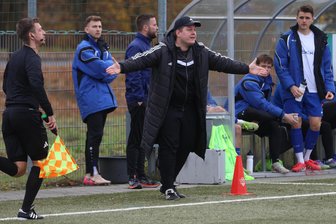 Fuchs, du hast den Punkt gestohlen: VfB Empor Glauchau verliert beim VfB Krieschow - Das Trainerteam des VfB Empor – hier Nick Elsner bei einem Heimspiel in Aktion – konnte aus Krieschow keine Punkte entführen.