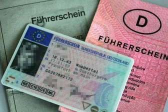 Führerschein-Umtausch, Fahrplan, Elternbeiträge: Was sich 2025 im Erzgebirge ändert - Einige Erzgebirger müssen dieses Jahr ihren Führerschein umtauschen.