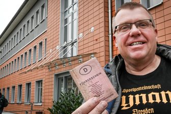 Führerschein-Umtausch in Mittelsachsen: Flut an Anträgen erreicht ihren Höhepunkt - René Wassel aus Penig hat den Umtausch seines Papierführerscheins in der Führerscheinstelle Döbeln beantragt. Das könnte das Verfahren beschleunigen.