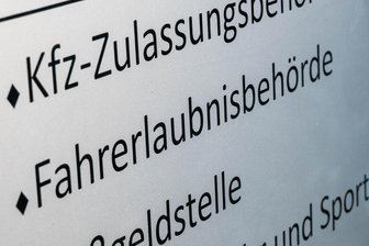 Führerschein-Umtausch ohne Stress: Mittelsachsens Amt rückt näher an die Bürger - Künftig sollen Wege zur Fahrerlaubnisbehörde in Döbeln entfallen durch Online-Anträge.