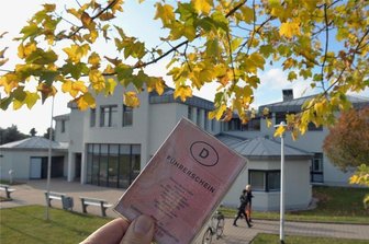Führerscheinstelle soll in den Freiberger Bahnhof - Das kreiseigene Verwaltungsgebäude am Rotvorwerk in Freiberg ist in die Jahre gekommen. Foto: Eckardt Mildner/Archiv