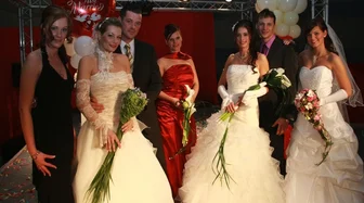 Führt die Hochzeit aufs Abstellgleis? - 
              <p class="artikelinhalt">Weiß, creme, rot oder sogar schwarz - in der Brautmode ist erlaubt, was gefällt. Pompöse Kleider liegen im Trend. Floristen fertigten extra für die Modenschauen zauberhafte Sträuße. </p>
            