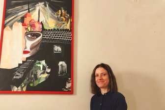 Führung durch Treppenhausausstellung in Annaberger Stadtbibliothek mit der Künstlerin - Die Künstlerin Sandra Müller-Löser.