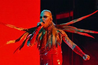 „Führungsbunker“-Vorwurf durch Lord of the Lost-Sänger: Zwickauer Oberbürgermeisterin erklärt sich den Vorfall ganz anders - Frontmann Chris Harms von der Band Lord of the Lost trat schon beim Eurovision Song Contest auf. Nach seinem Gastspiel auf dem Zwickauer Stadtfest veröffentlichte er einen offenen Brief, in dem er einem Uniformierten vorwarf, das Wort „Führungsbunker“ benutzt und sich damit Naziduktus angeeignet zu haben.