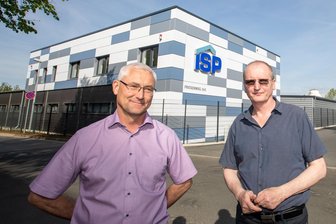 Führungswechsel bei Plauener Großvermieter: Langjähriger WBG-Chef Frank Thiele scheidet aus Geschäftsführung aus - Frank Thiele (rechts) und Ulrich Jacob hatten bis zum 31. März 2024 gemeinsam die Geschäfte im Unternehmensverbund der Plauener Wohnungsbaugesellschaft Plauen geführt. Seit 1. April hat Ulrich Jacob allein den Hut auf.