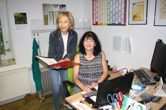 Führungswechsel beim Verein „Vielfalt für Bürger“ in Neukirchen: Nach fast 20 Jahren übergibt Heidi Fengler-Kuna an Jana Erler - Heidi Fengler-Kuna übergibt den Staffelstab an die neue Vereinschefin Jana Erler.
