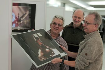 Führungswechsel im Fotoclub Vogtland: Nachfolger steht fest - Andreas Stanko, Ex-Chef Jürgen Zorn und der neue Clubleiter Thomas Bauer (von links).