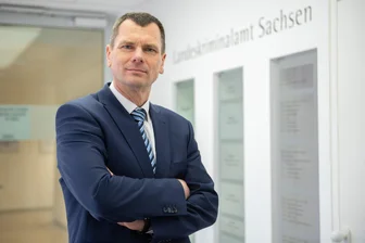 Führungswechsel im LKA: Wer ist Sachsens neuer Chef-Ermittler? - Dirk Lichtenberger, der neue Chef des LKA Sachsen, sagt: „Alles spielt sich digital im Netz ab und dafür brauchen wir IT-Systeme, Werkzeuge und kompetente Polizisten ...“